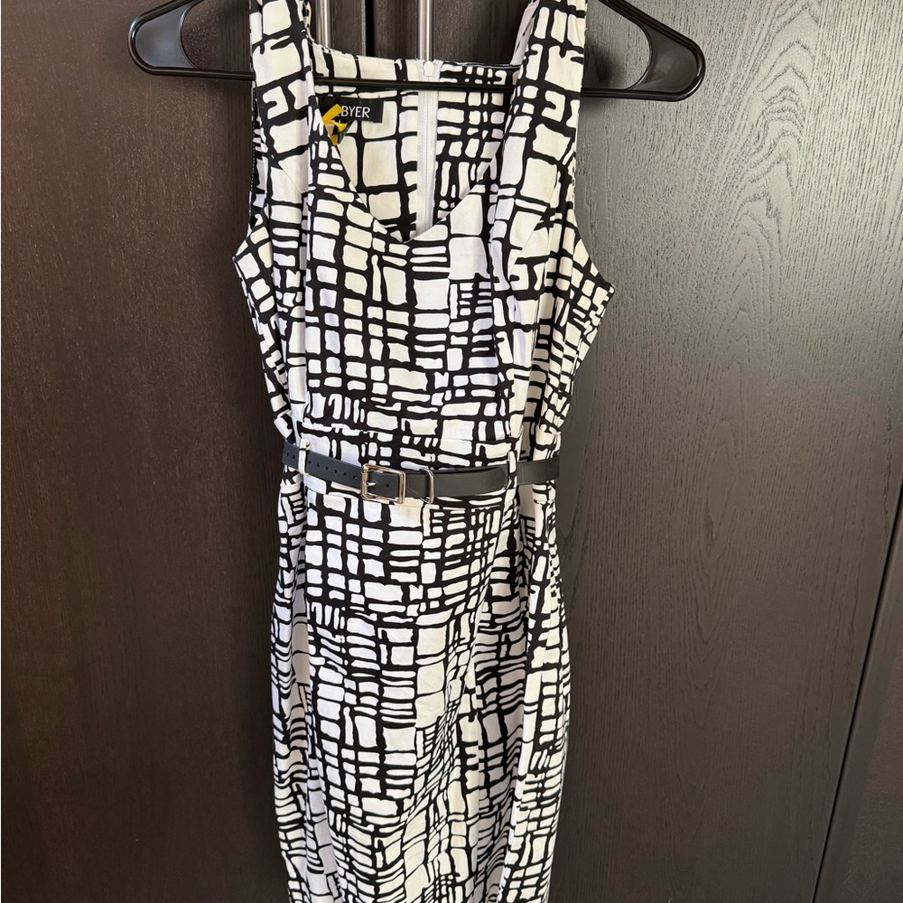 A. Byer • Black and White Patterned Dress with Belt • Women’s 7